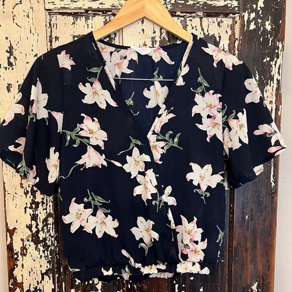 Women’s Beautiful Sienna Sky size Small floral Blouse. - Picture 1 of 6